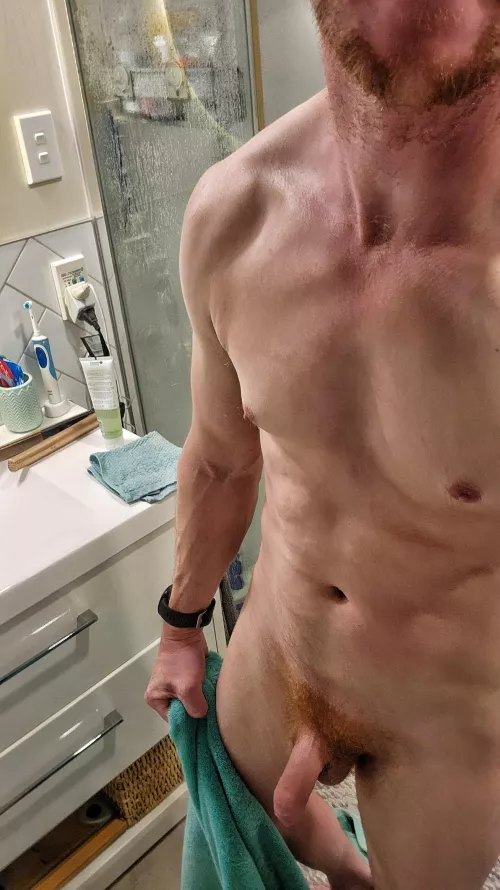 10 points for creativity, a nude in the bathroom! [36]