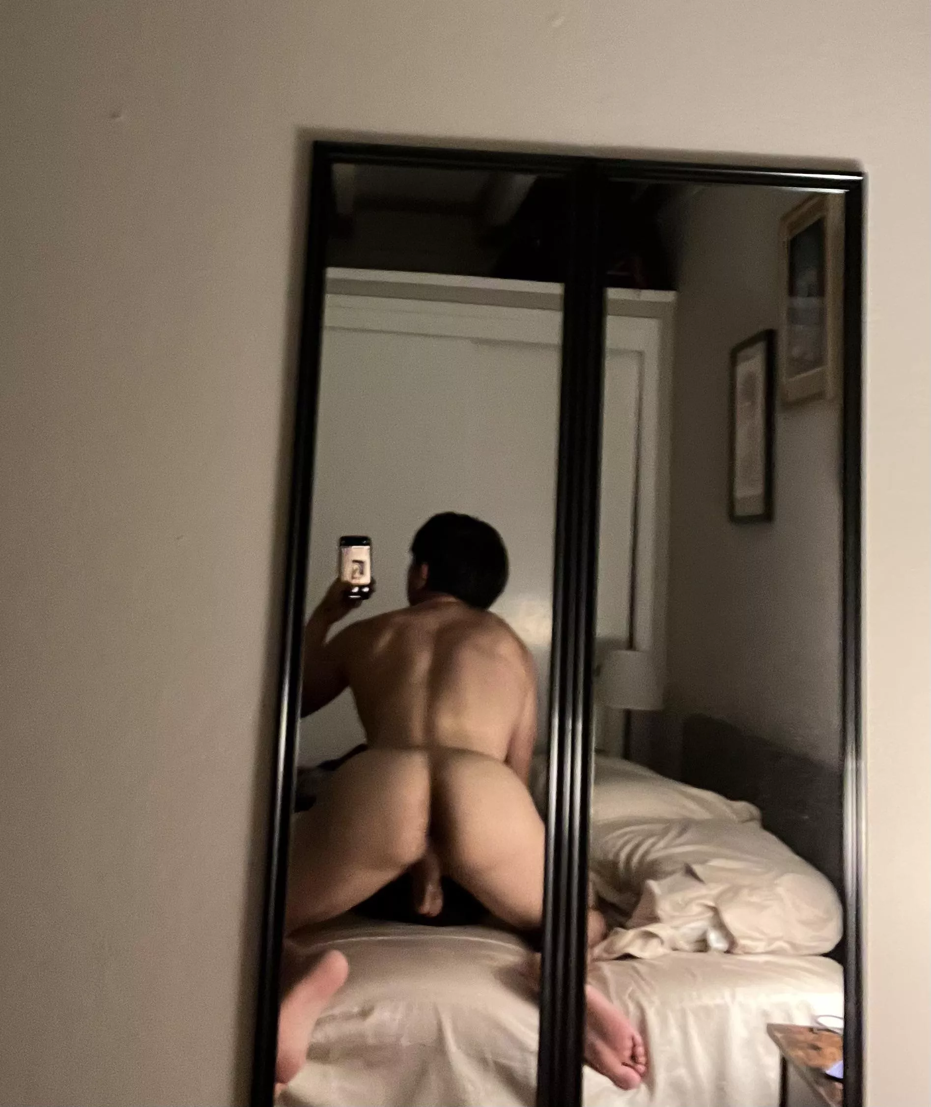 (22) finally hung the mirrors on the wall