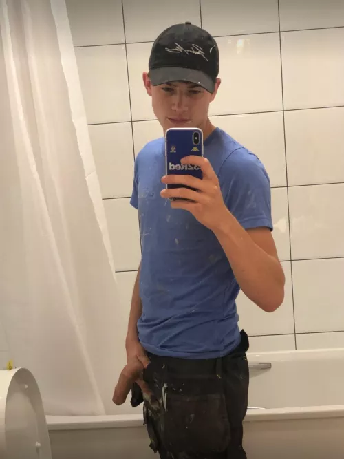 [24] Quick pic on the job. Want to be my coworker? 😘