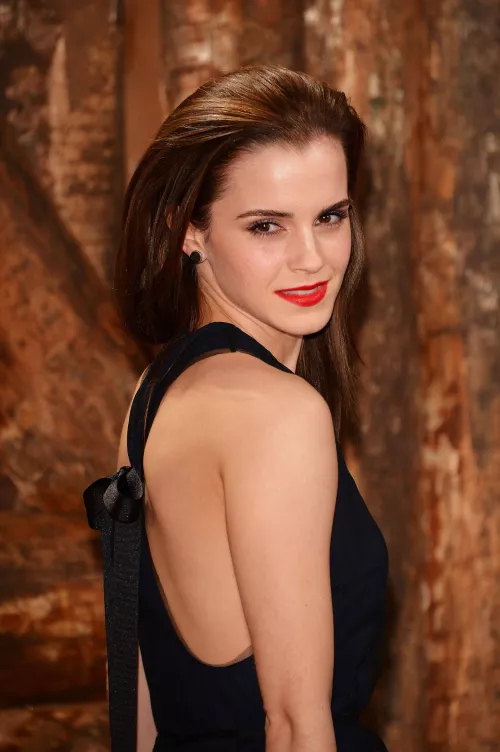 Emma Watson (2878 x 4325)