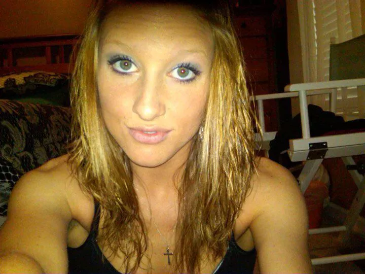 [F21] Bella.rina is wet & just sent out a video