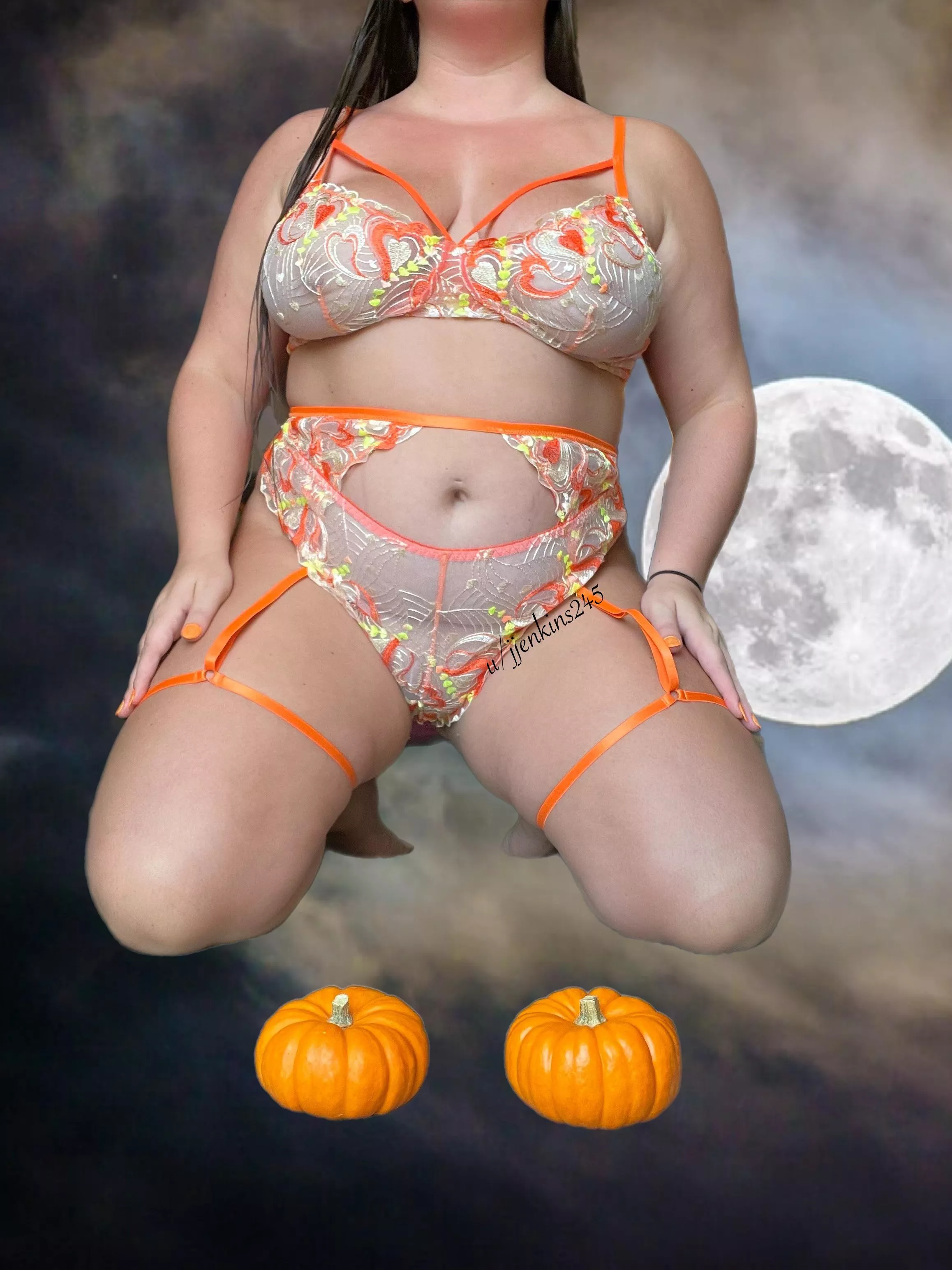 🌝 Full Moon Flash Sale! 🌝 [Selling] This set, spooky seasonal items, panties & content! 🎃 DM me for details! 💀