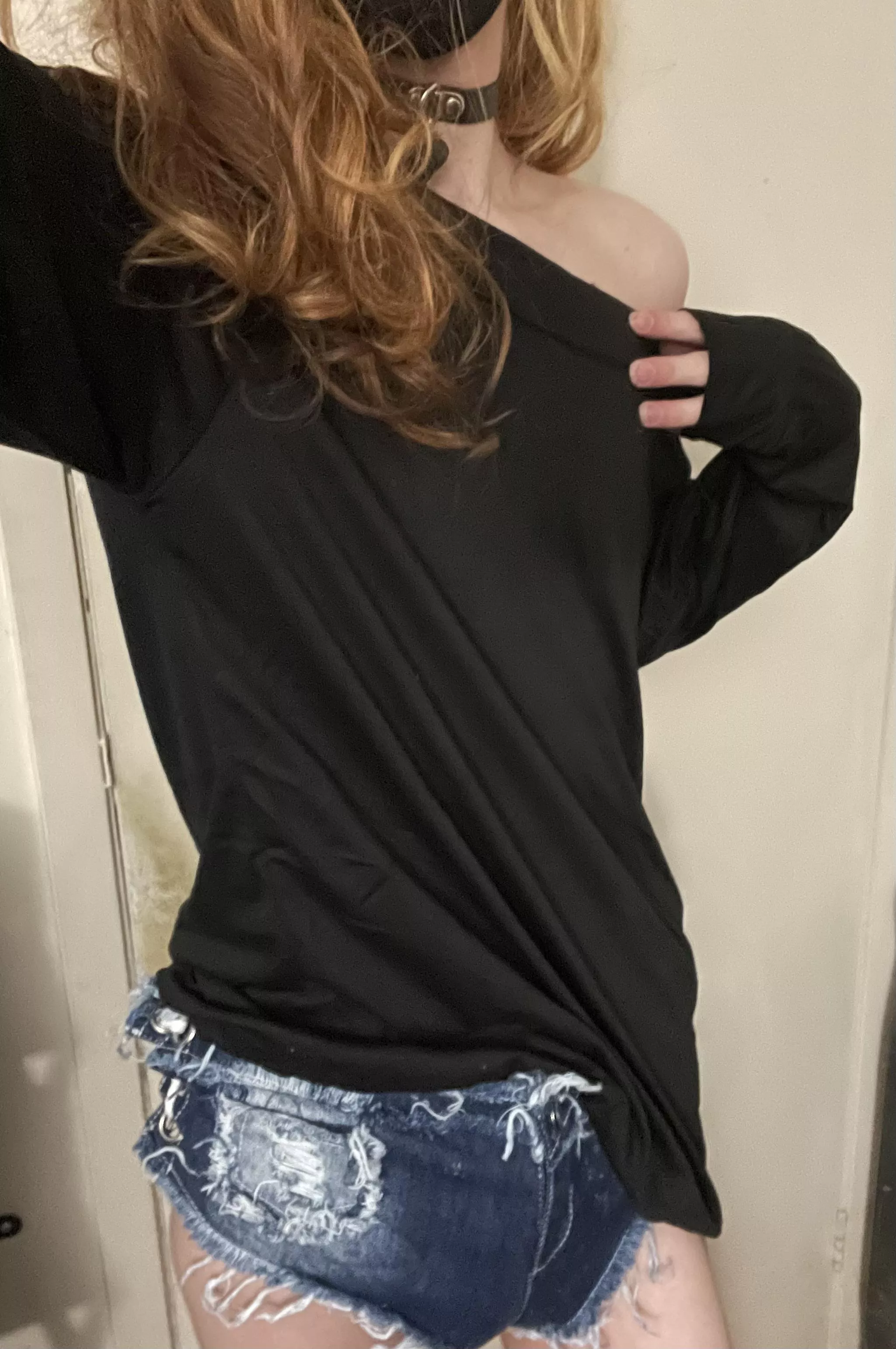 Got this new outfit (don’t mind me holding it up)