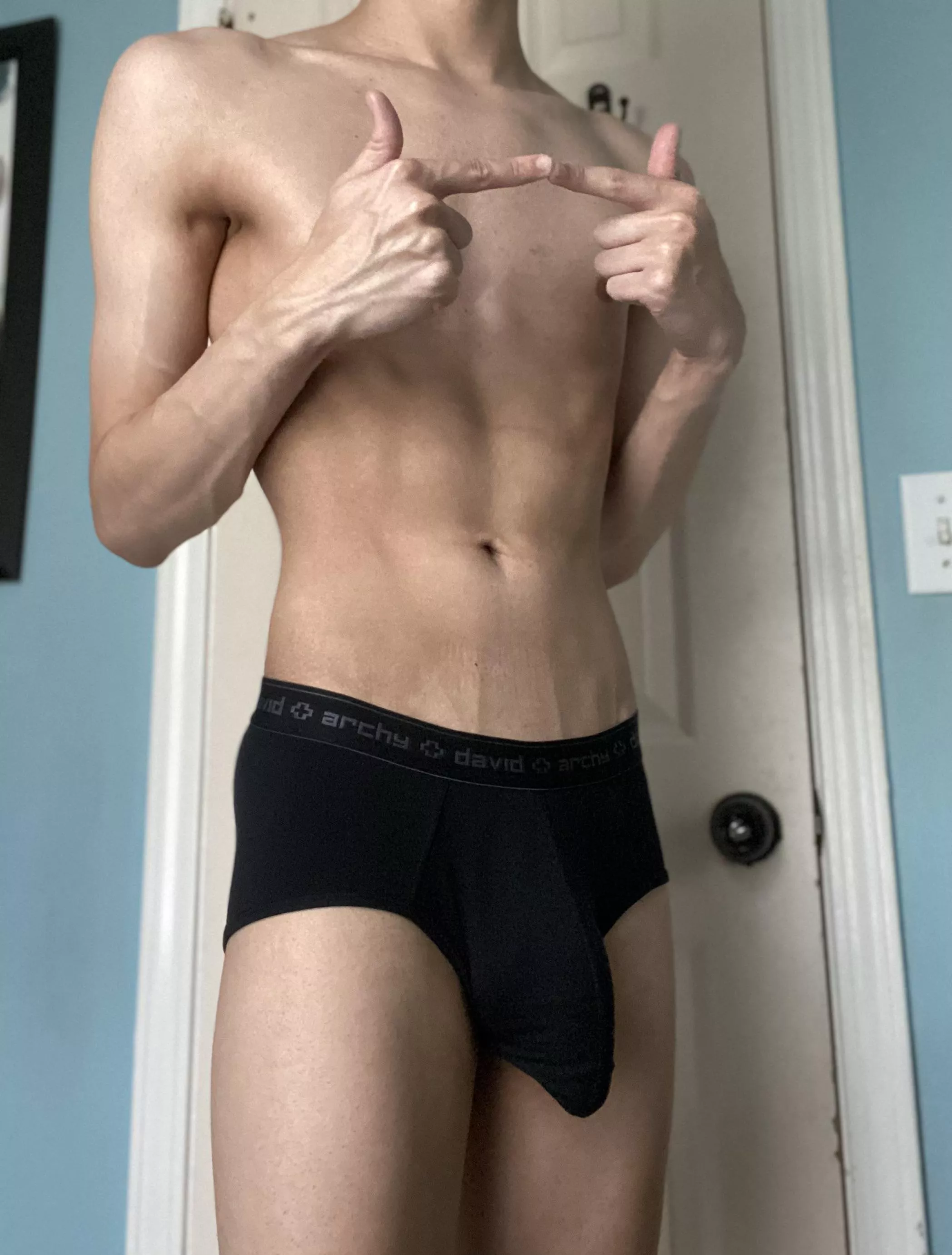 hard to be shy with a bulge like this 👉👈