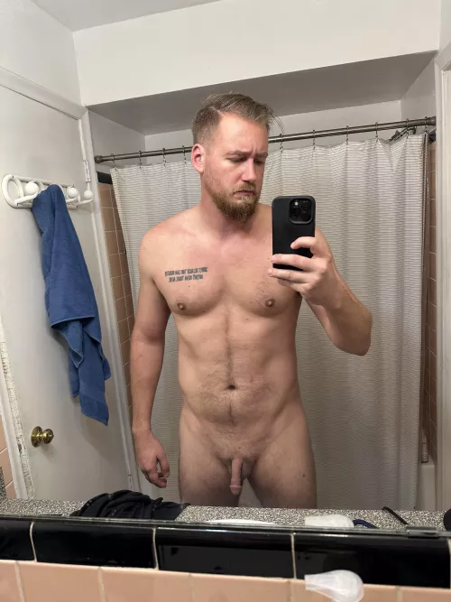 [m] 34. 210lbs. 6’3”.