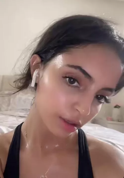 need someone to cum trib my gf, in exchange i will send her nudes