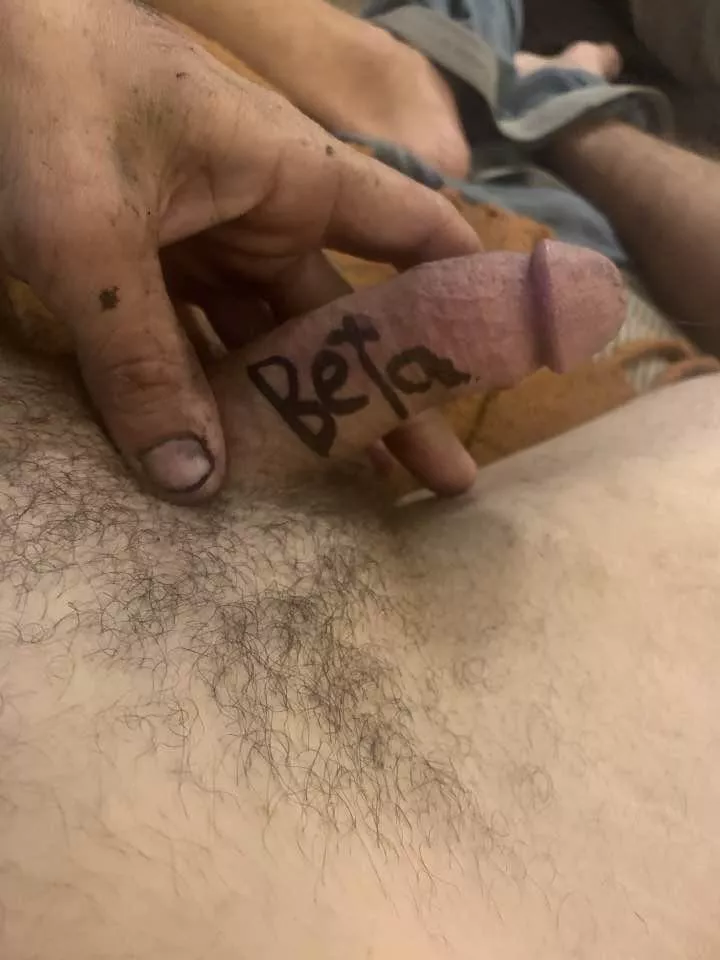 rrgrthhfdrg: compared with me and put me to shame, I got outsized by a much younger Alpha and so I had to share the pic since I did….who wants to go next??