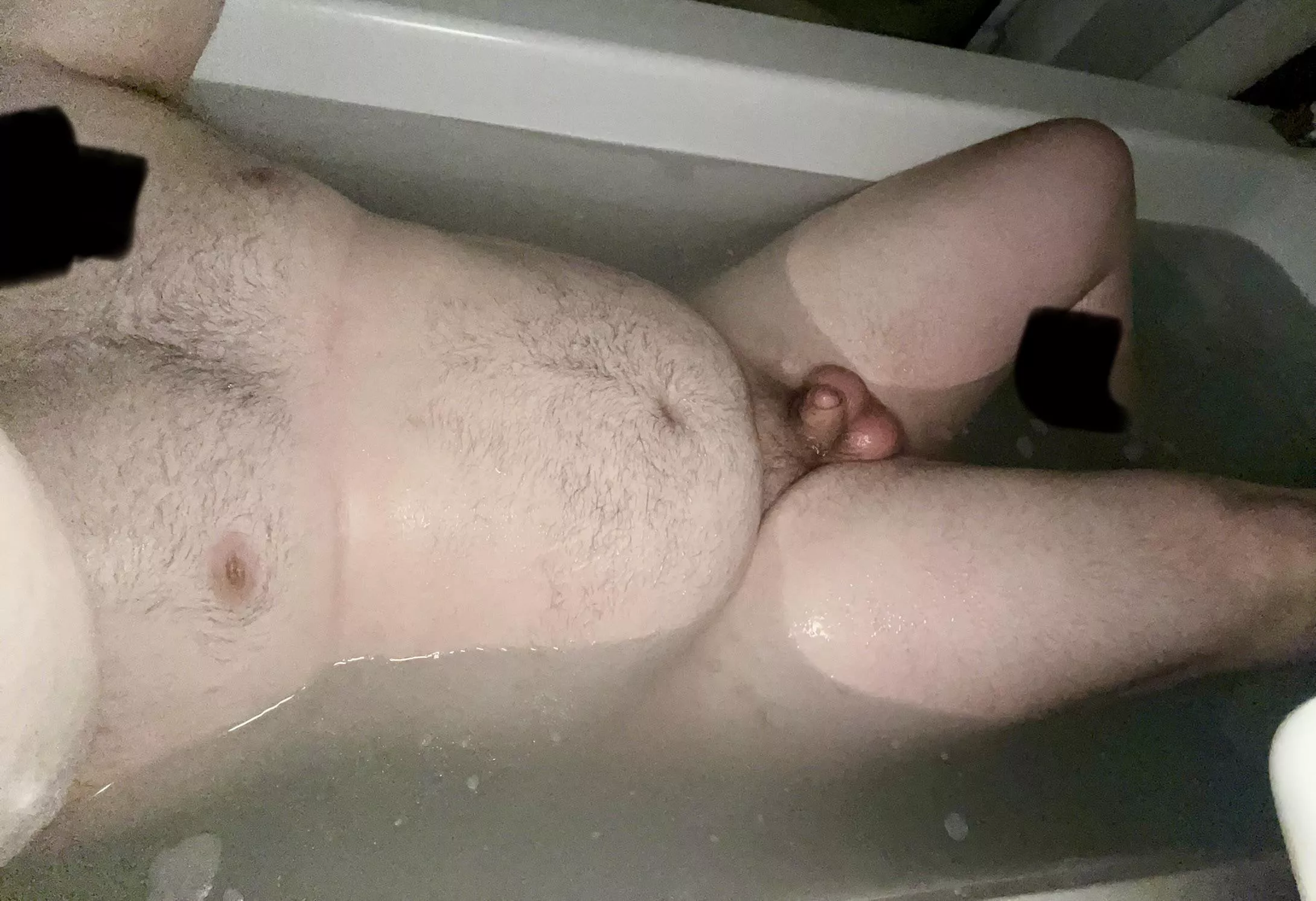 Sitting in a hot tub with a bath-bomb, lit by a candle, and high as a kite 🤪 who wants to get dirty again with me 👅