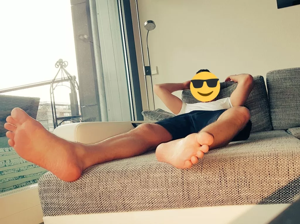 Sniff or lick or both?