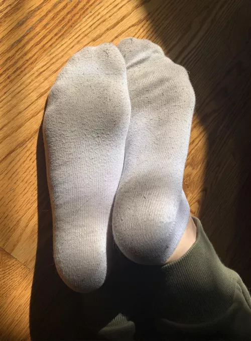 Soles are still white 🤍 [f]