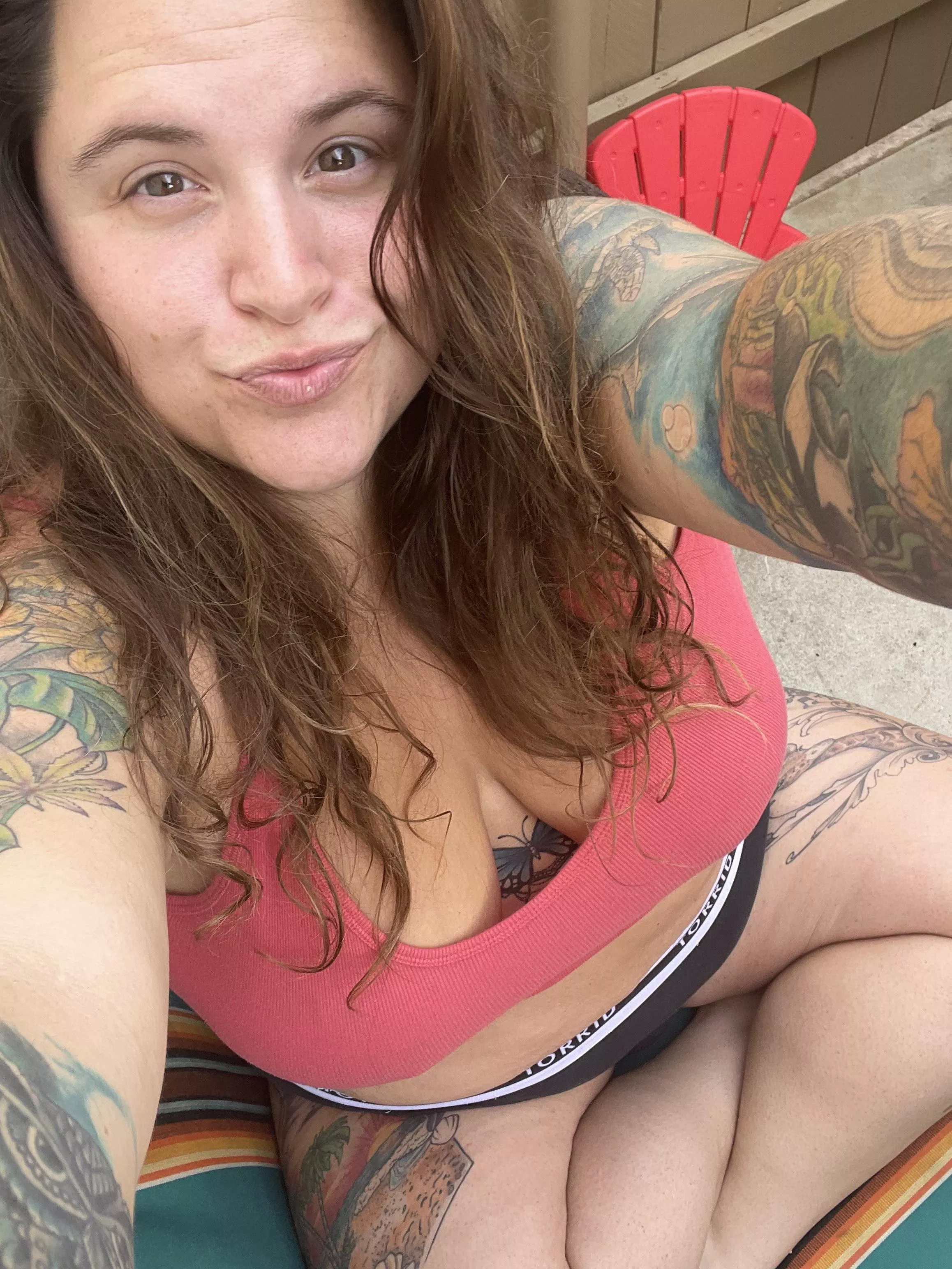 voluptuous bbw stoner covered in tattoos!