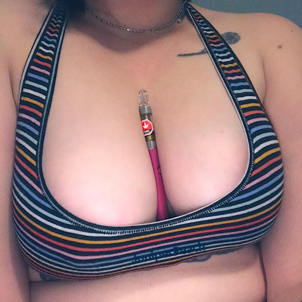 Want a hit off my dab pen? You can just grab it (;