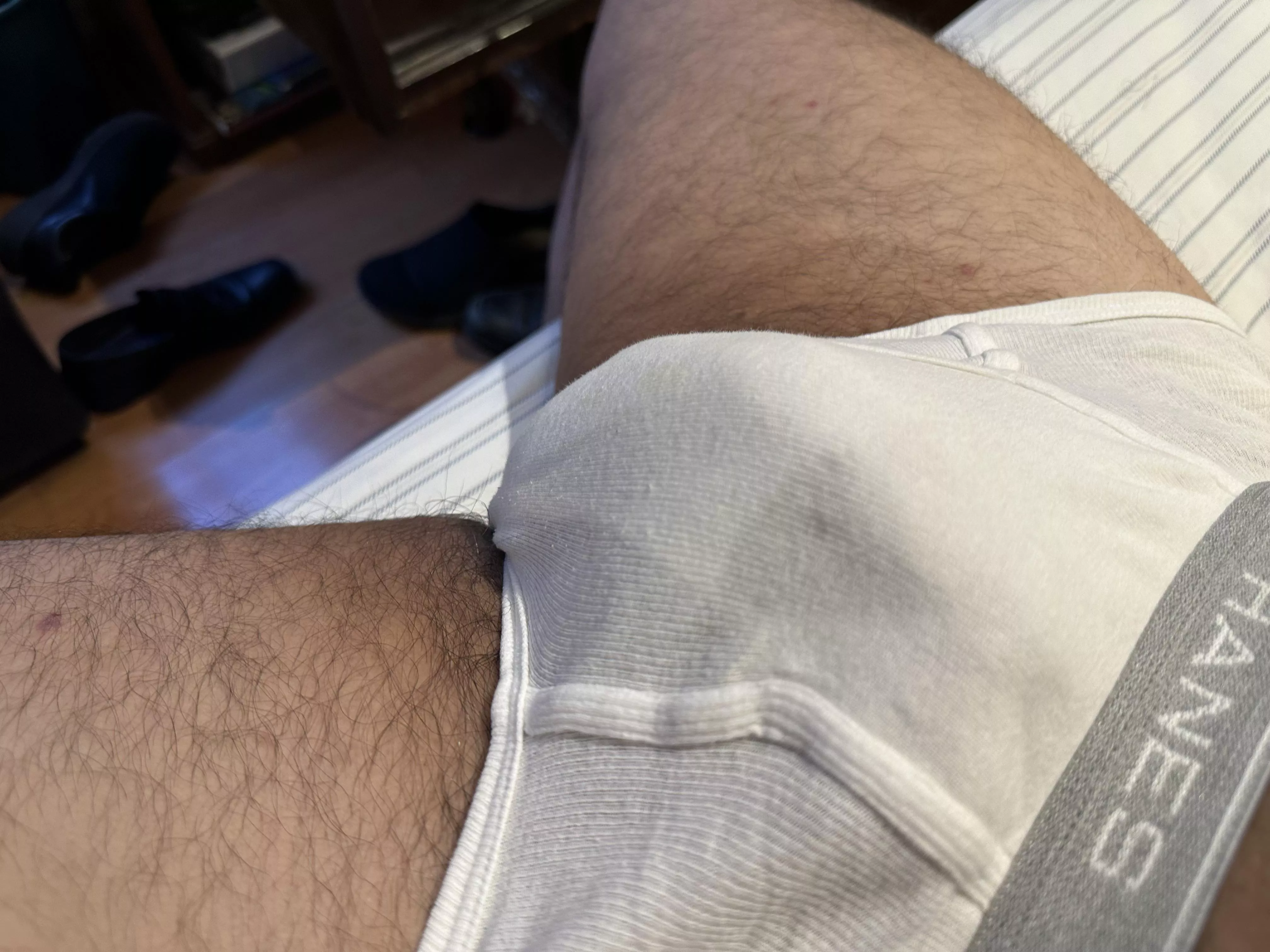 White Hanes. If you look closely you’ll read the words.