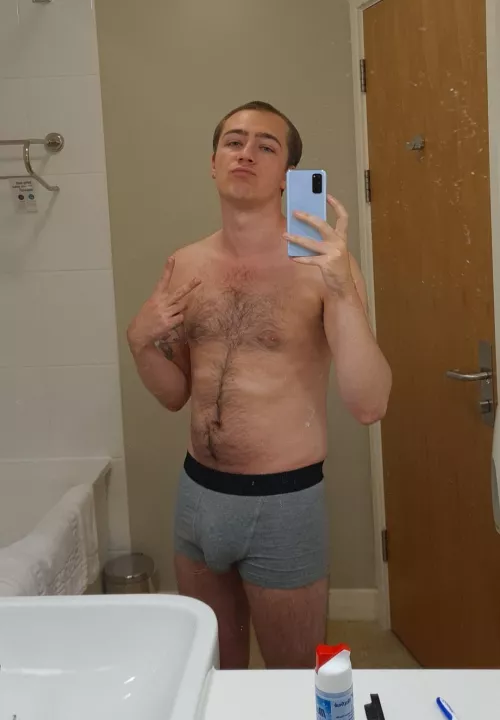 Who doesn't love a hotel bathroom stupid face picture 🤣 🤣