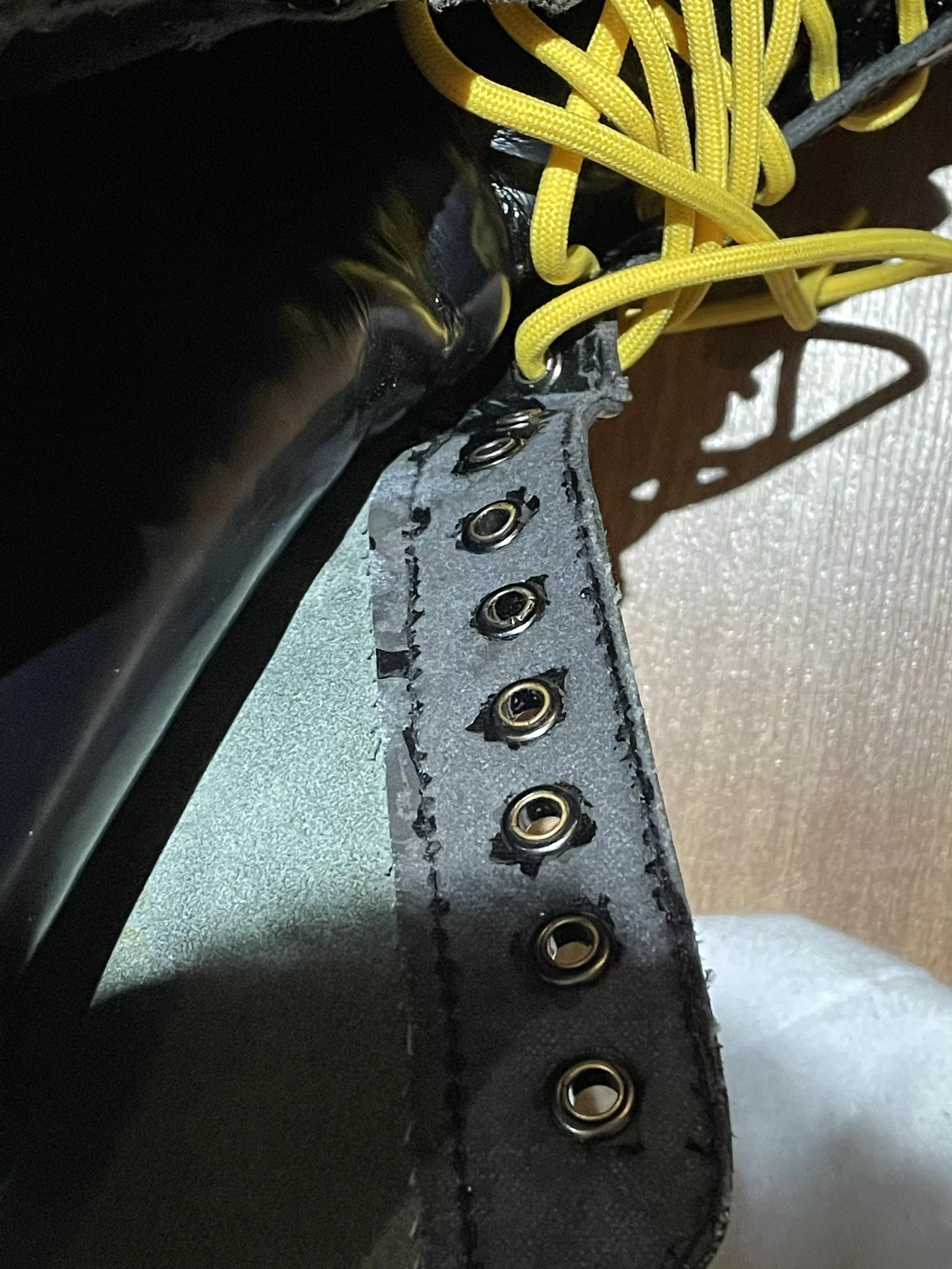 would i be able to fix this with leather filler? and if so whats a good brand?