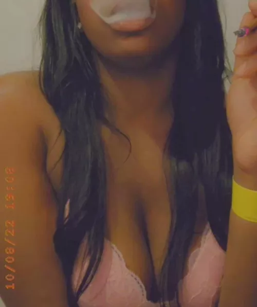 Yall like Ebony stoners?