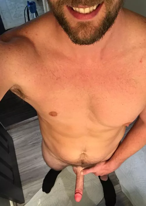 6’6 [M] my phone was touching the ceiling when I took this picture