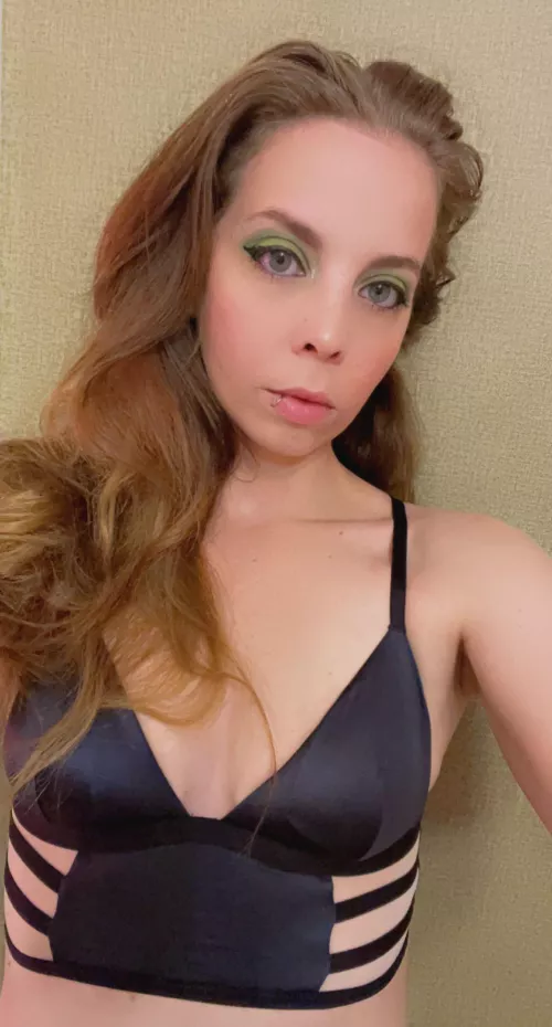 Check out my only fans 🖤