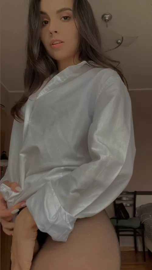 Could I trap you between my thighs ?❤️