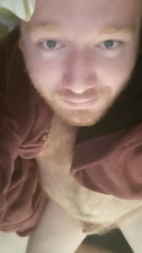 Good evening! Who wants to come and get me hard on the sofa?