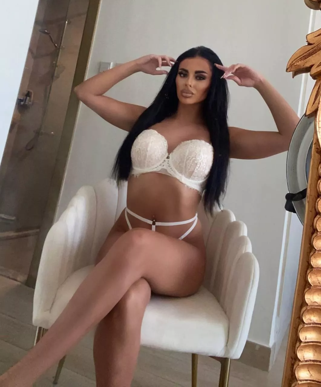 Hey baby I’m a horny brunette looking for someone to cum play with me 🍒🍑why don’t you cum join my Free OF page so I can make you happy 😈💦😍