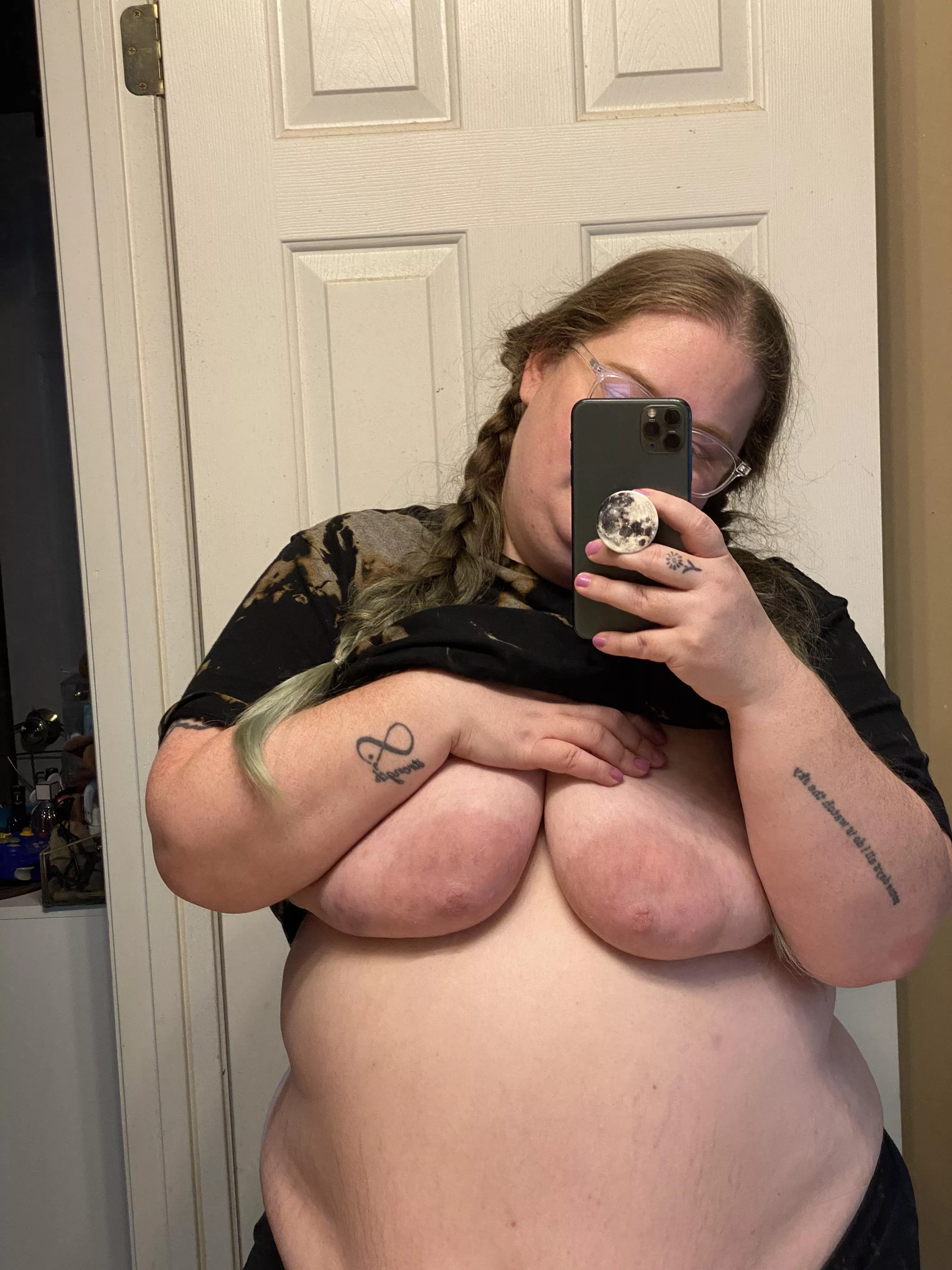 I need someone to suck on these tits 🍒