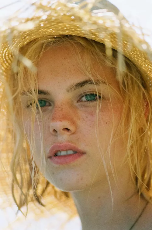 Julia Almendra by Wilson Philippe & Vanessa Hollander