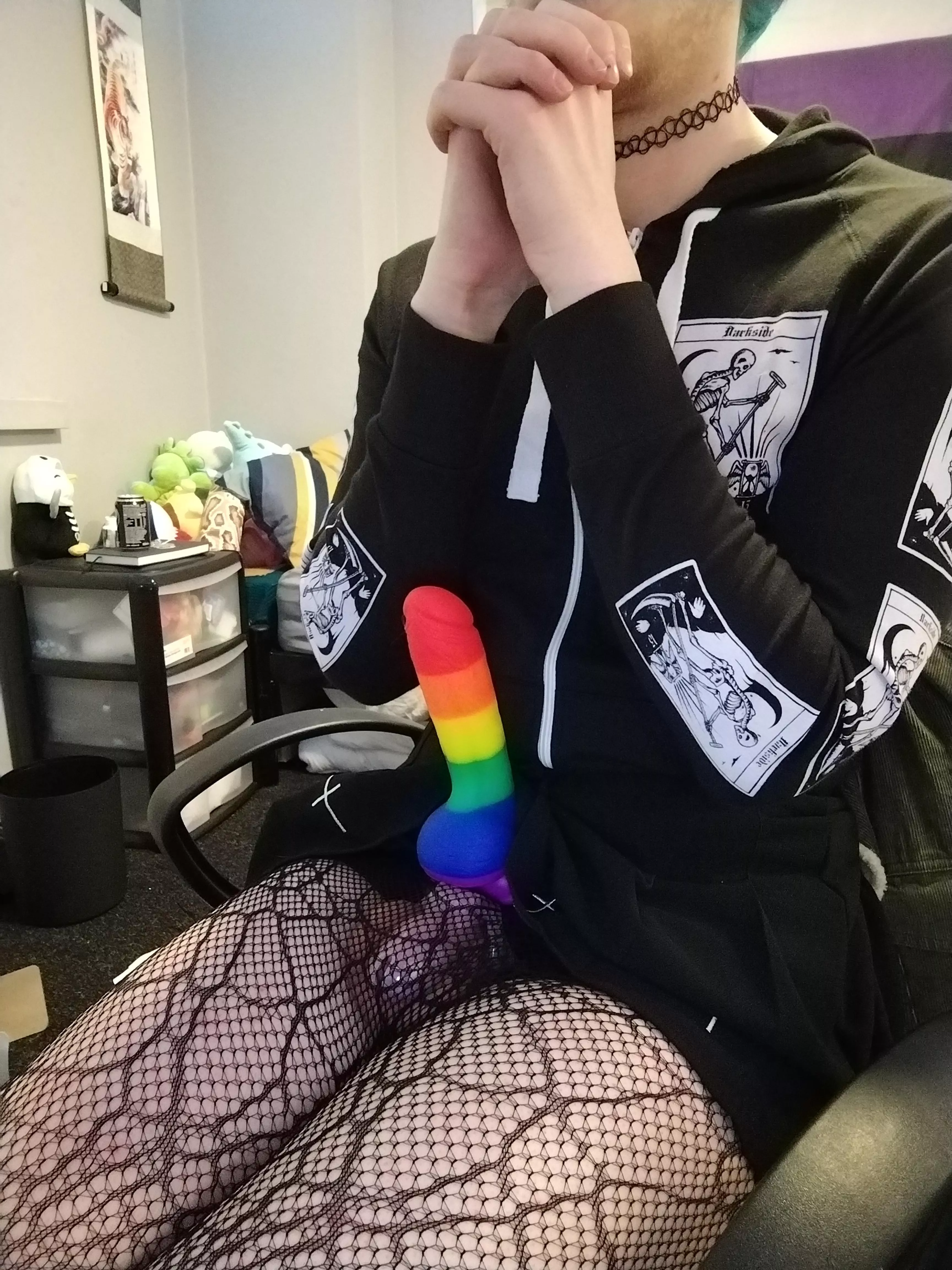 just cause im locked up, doesn't mean i can't get hard