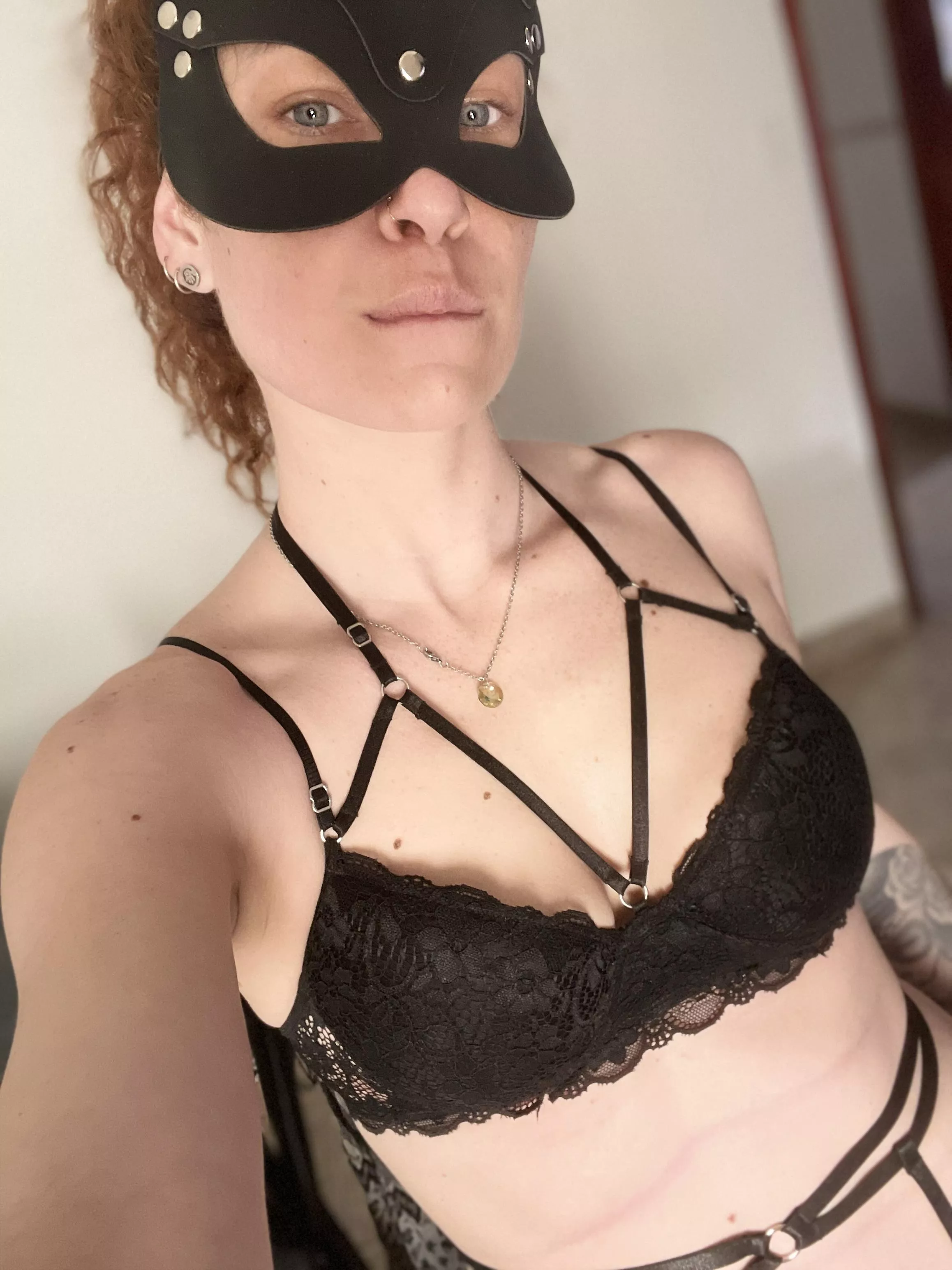 miau 😂 More than meowing like a kitten, I want to moan like a slut, I know... I live thinking about sex [F37]