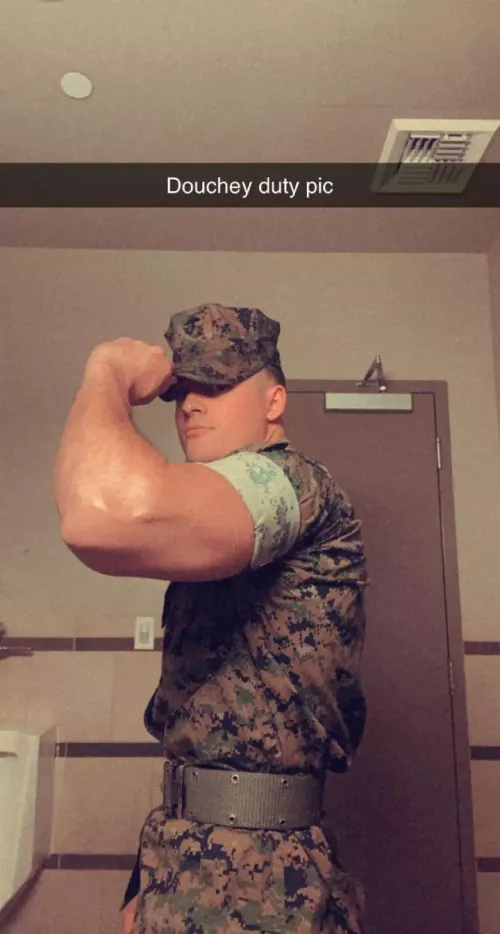 Military guys come slide in my DM’s 👀 (preferably active duty)