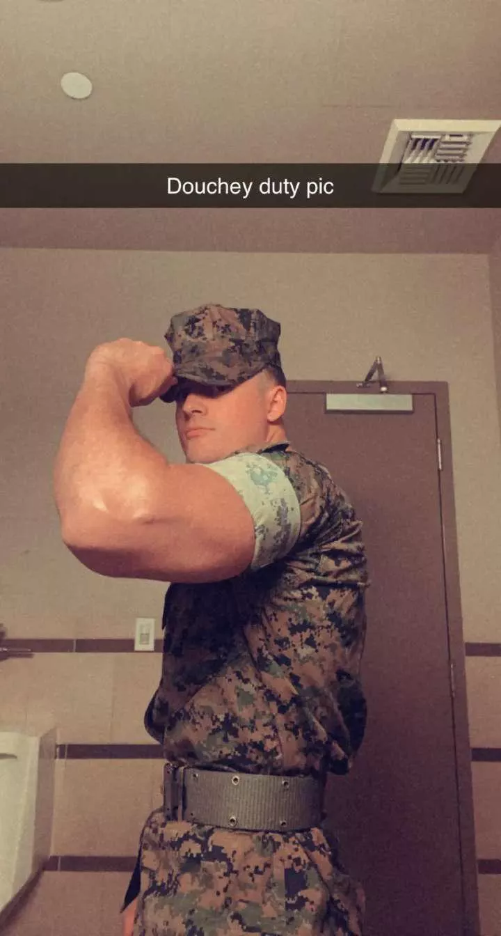 Military guys come slide in my DM’s 👀 (preferably active duty)