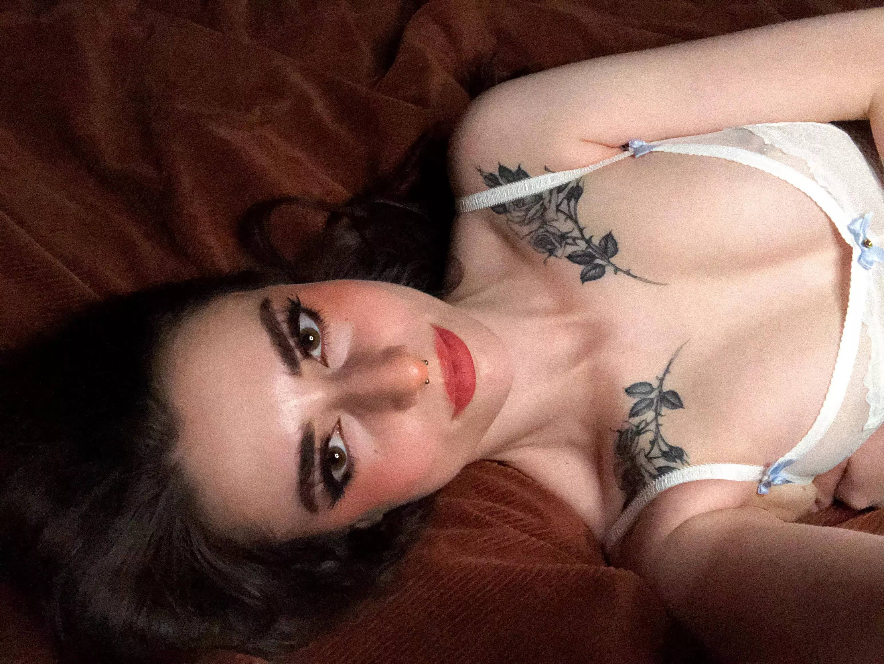 Pls say hello if u like goofy emo girls that spend all their time reposting memes (or if u think I’m cute ig)🧌