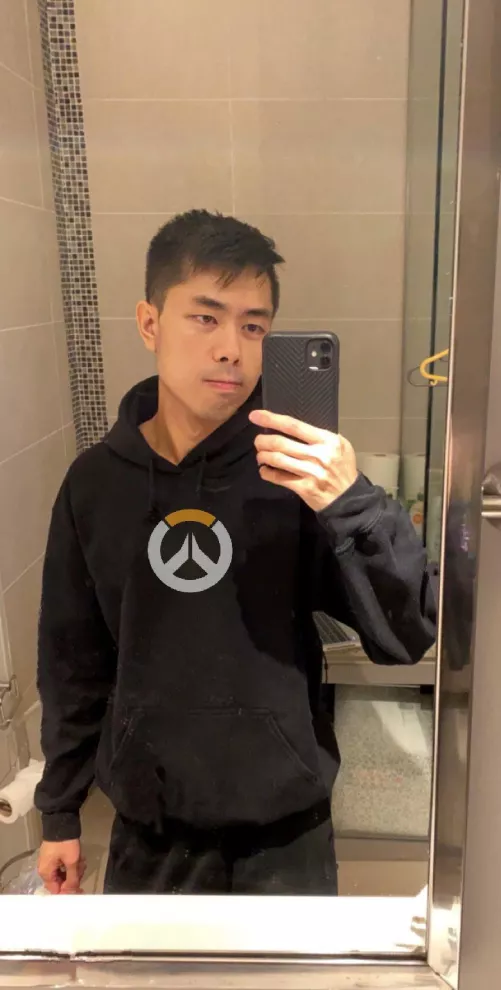 Ready to finish the work day with Overwatch 😅