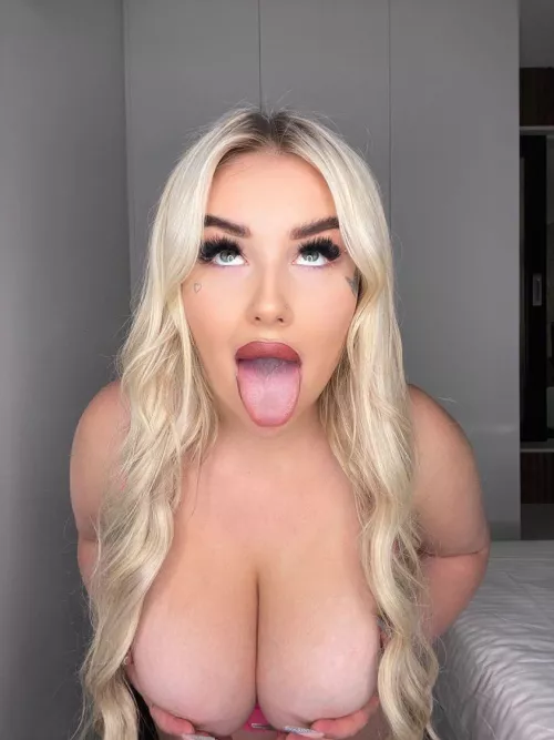 Shove it down my throat daddy😇