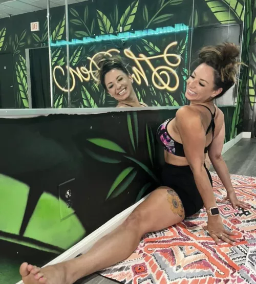 Slide into my of dm saying “mommy” and i’ll send you a free treat