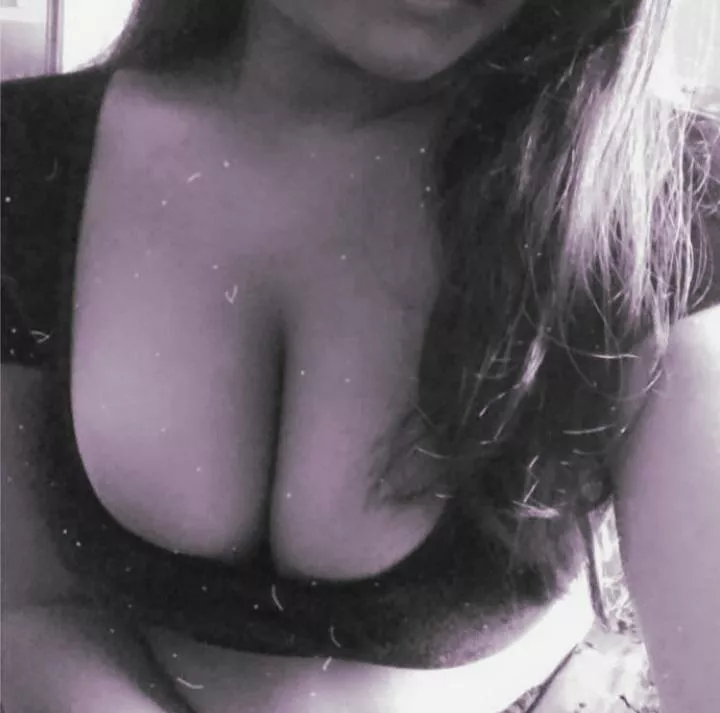 Struggling With Titties.😔(F)