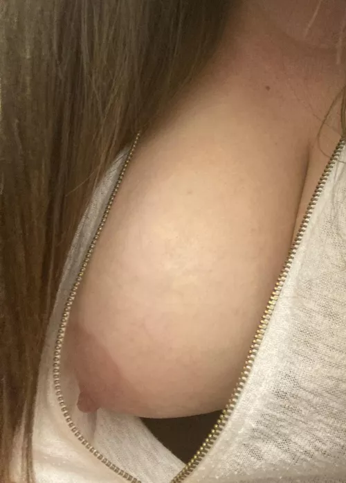 These zipper tops just make playing so much more fun! A quick peek at my desk 😏