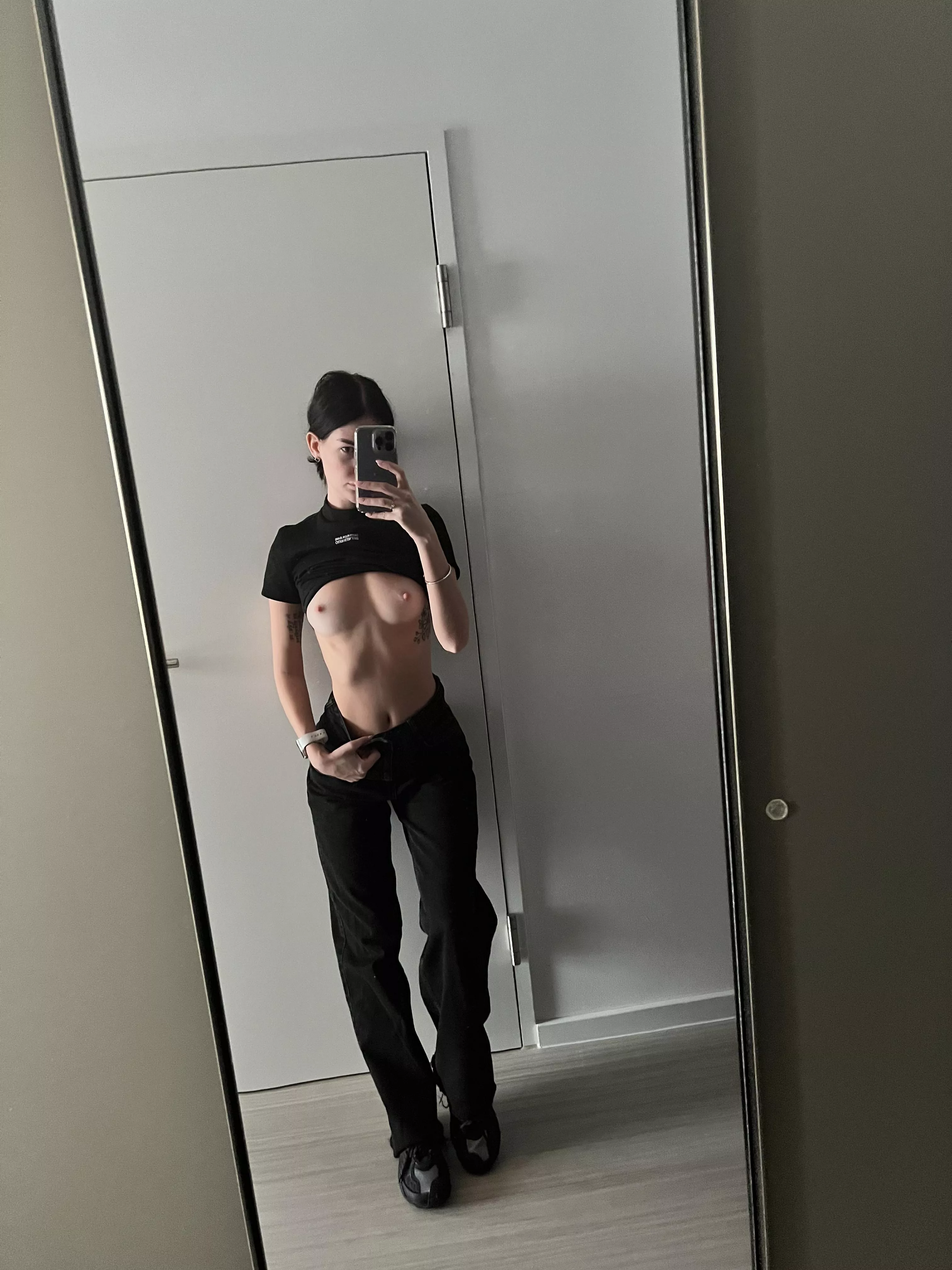 They say that most men like skinny girls, but is it true?🍓 -- Free OF link in Comments --