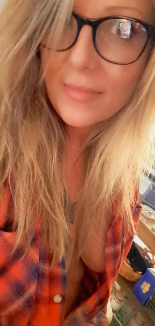 this blonde loves to cuddle on cold nights💋