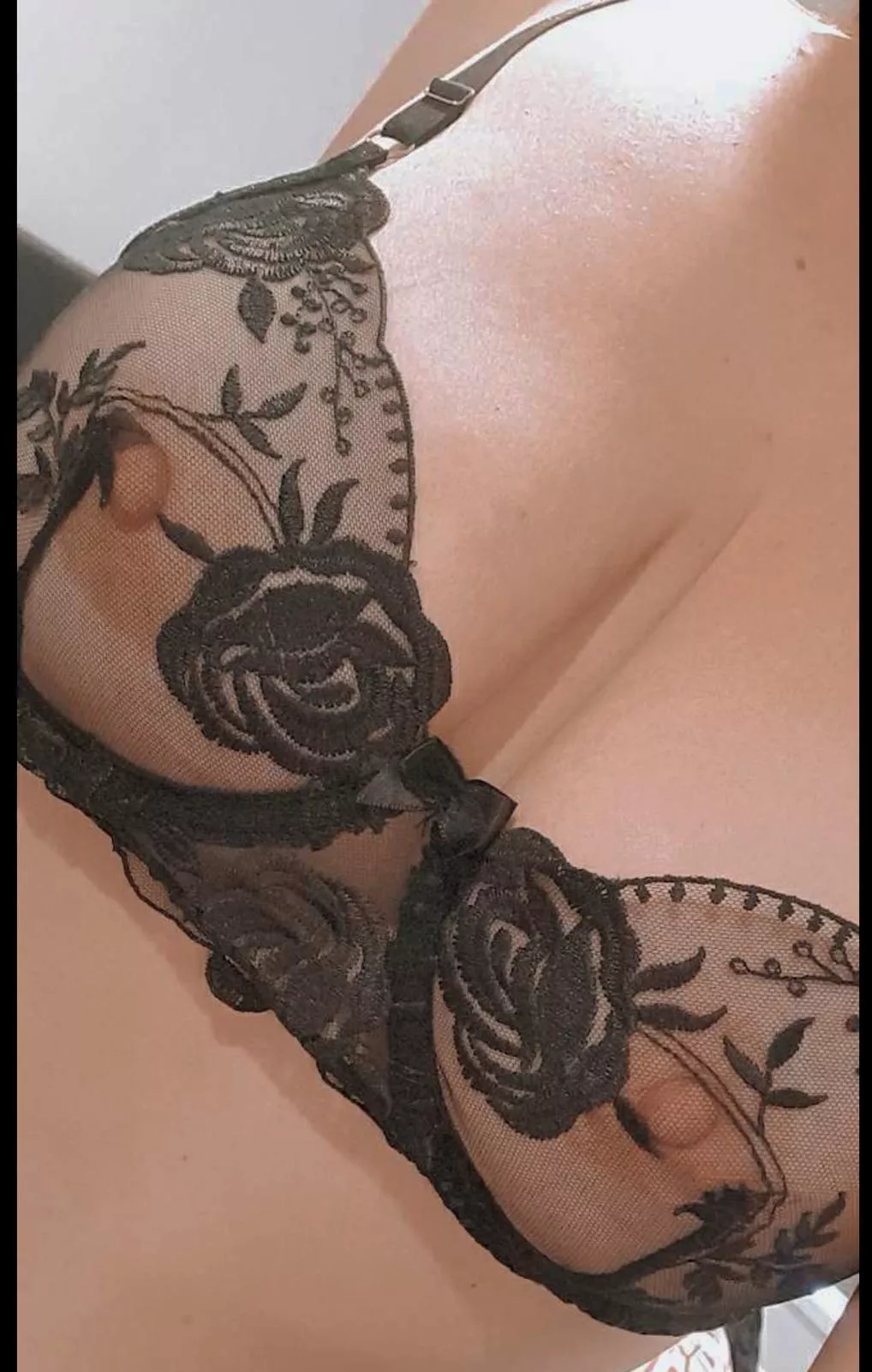 tittie tuesday means you all get to see these beauties.. dont tell my husband 😈😘🍒