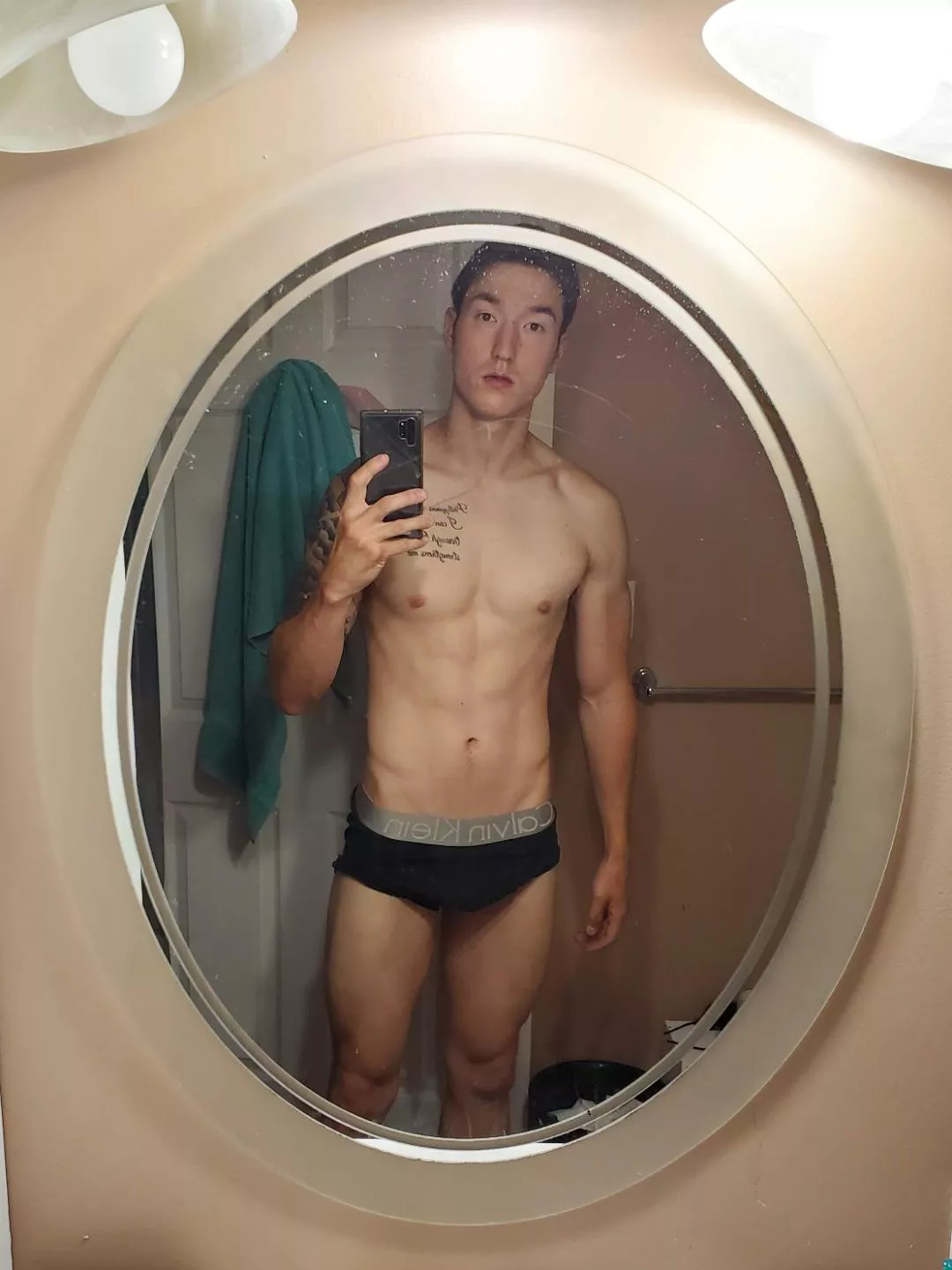 who wants to chat !? 🤔