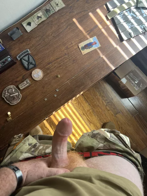 God just sitting in an arms room all day looking at Reddit gets me going 😩