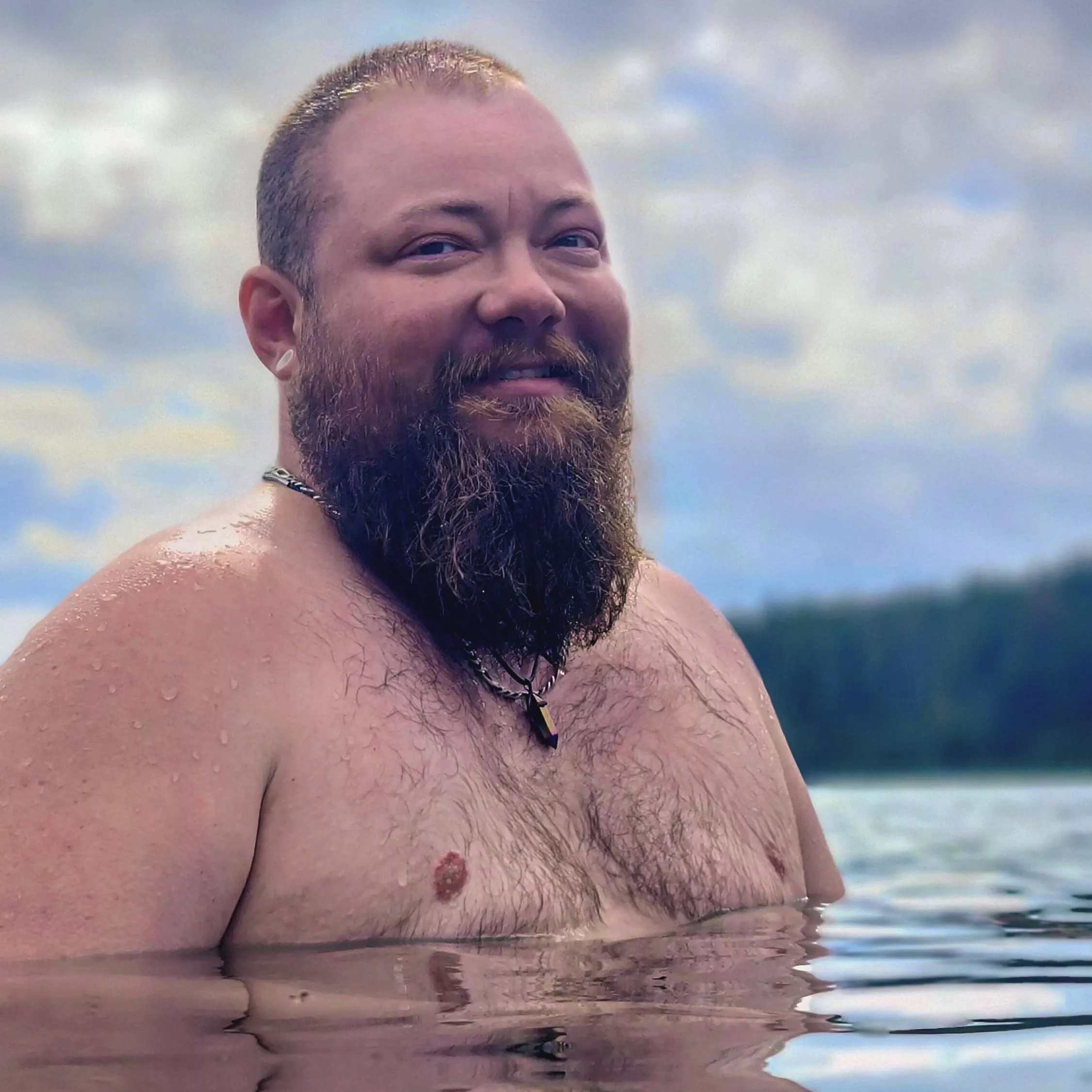 hey, i’m 37 and transbear, also is top vers with strapon along various of dildo or could use yours for me to pounding your cute 🍑, but i’m looking for vers or bottom here with 6 inches x 1.5 inches wide 🍆 in portland oregon metro, plus you need