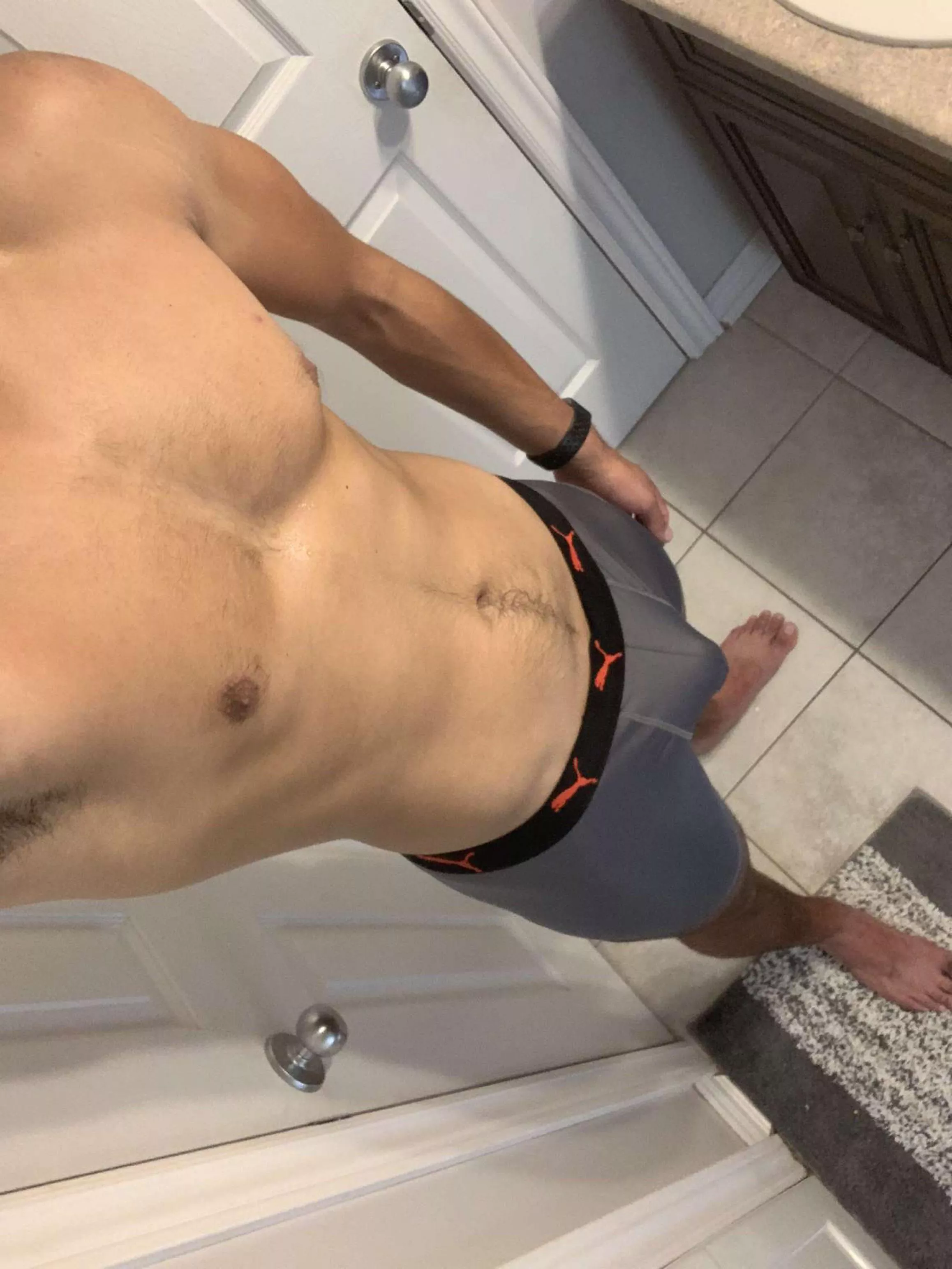 Hey just chilling dm me