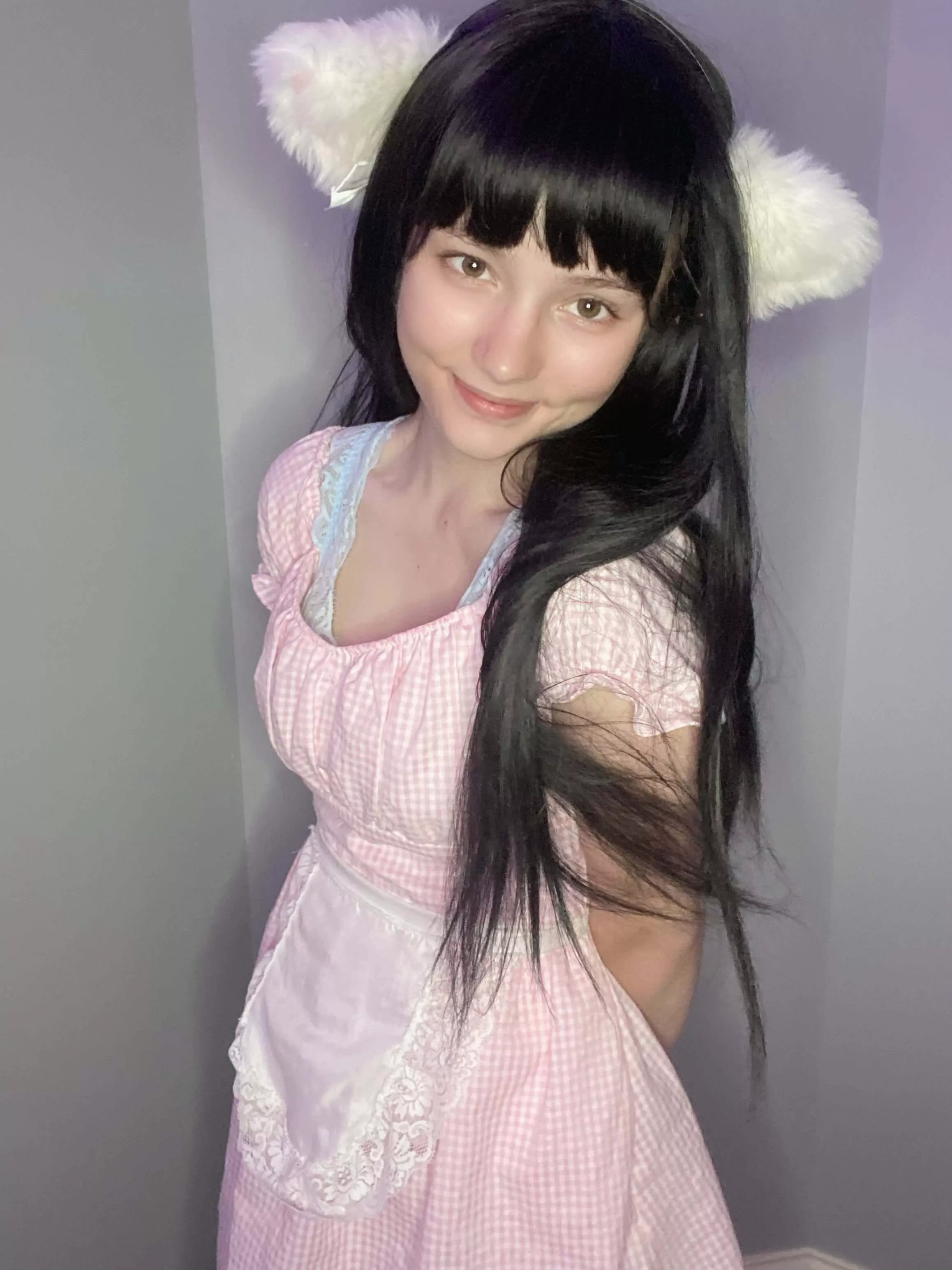 Hey want to come round? This is what I'm wearing.