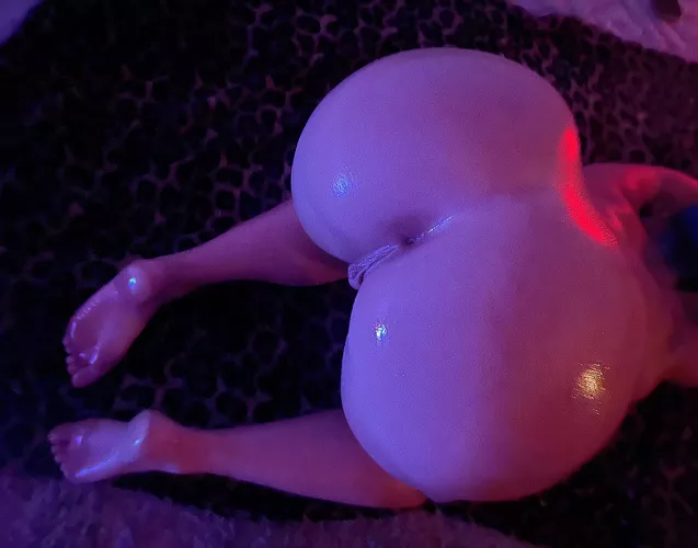 I enjoyed how this pic turned out 😈💦🍑👣