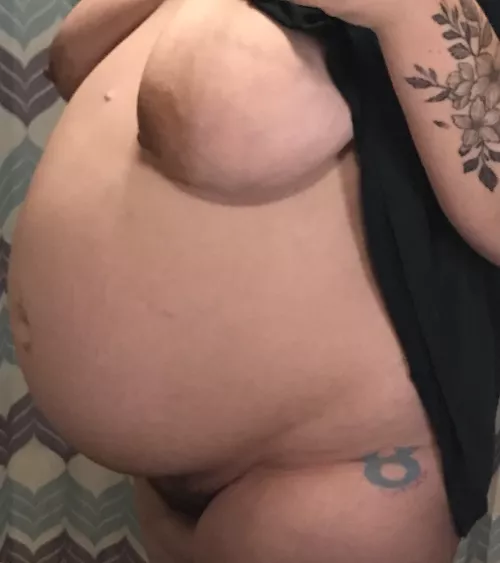 I wish I could stay pregnant forever🥵 I love how I look at 26 wks 😉