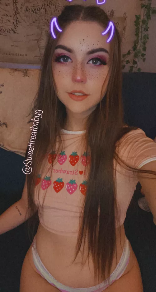 I’ll let you touch my strawberries if you smoke me out🙈