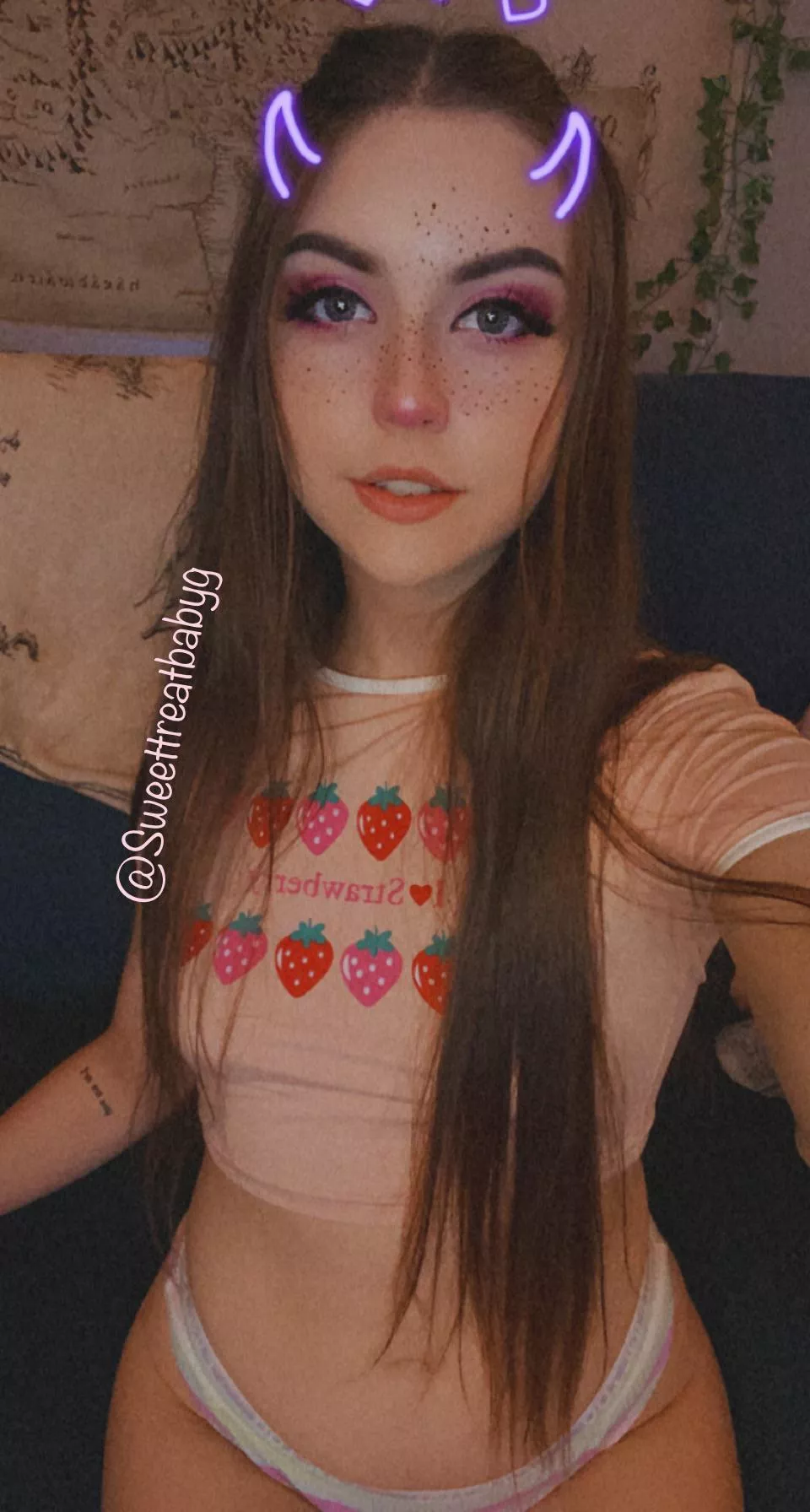 I’ll let you touch my strawberries if you smoke me out🙈