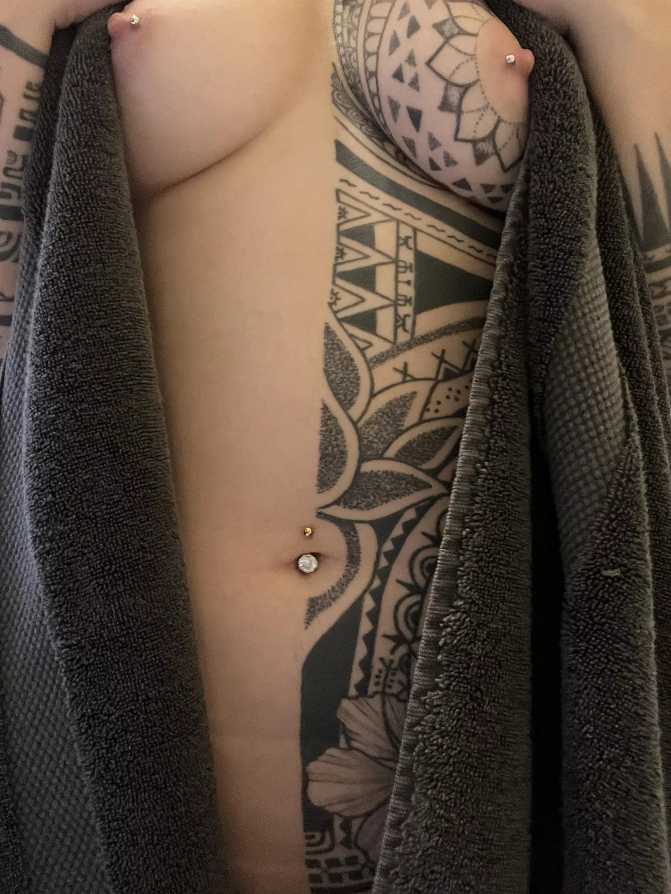 [IMG] Post shower shot